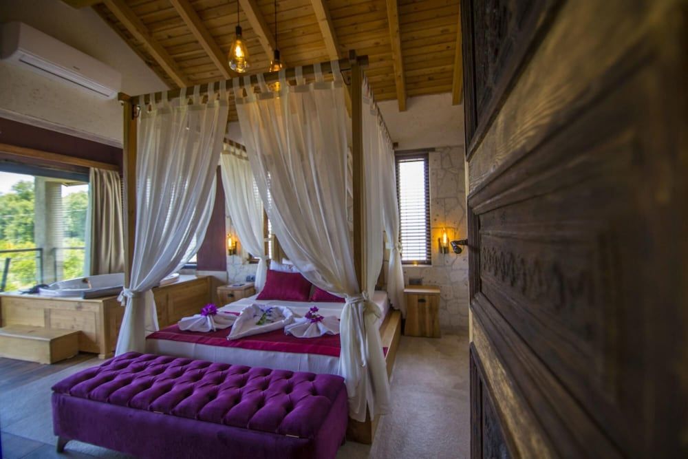 undefined Outstanding Villa With Private Pool and Jacuzzi in Fethiye 4