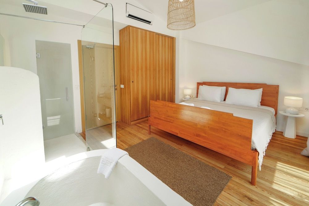 Perle House Luxury Double Room, 1 Bedroom, Bathtub, Mountain View 4