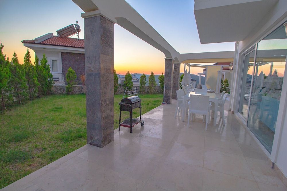 Mendos Villa Business Villa 8