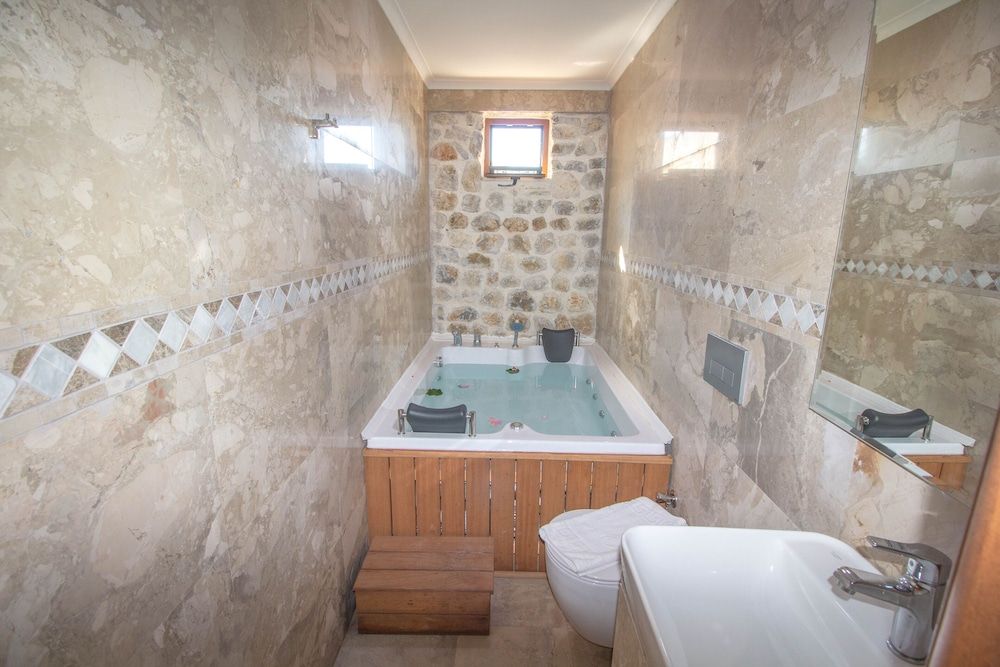 Likya Ruby Basic Villa, Jetted Tub, Pool View 5