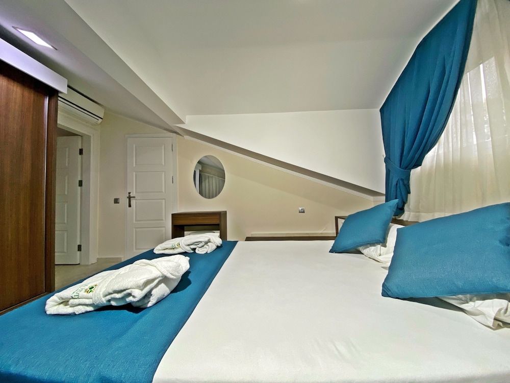 undefined Fethiye Nokta Inlice Suit Apart 8