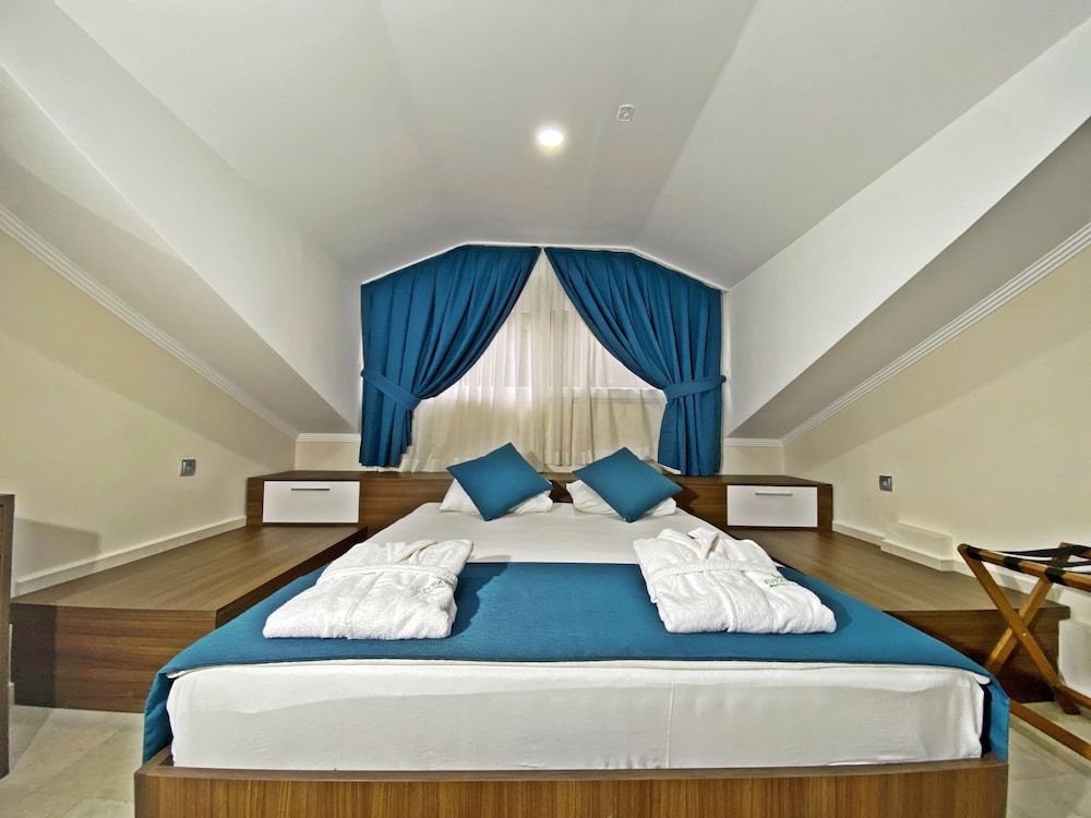 undefined Fethiye Nokta Inlice Suit Apart 9