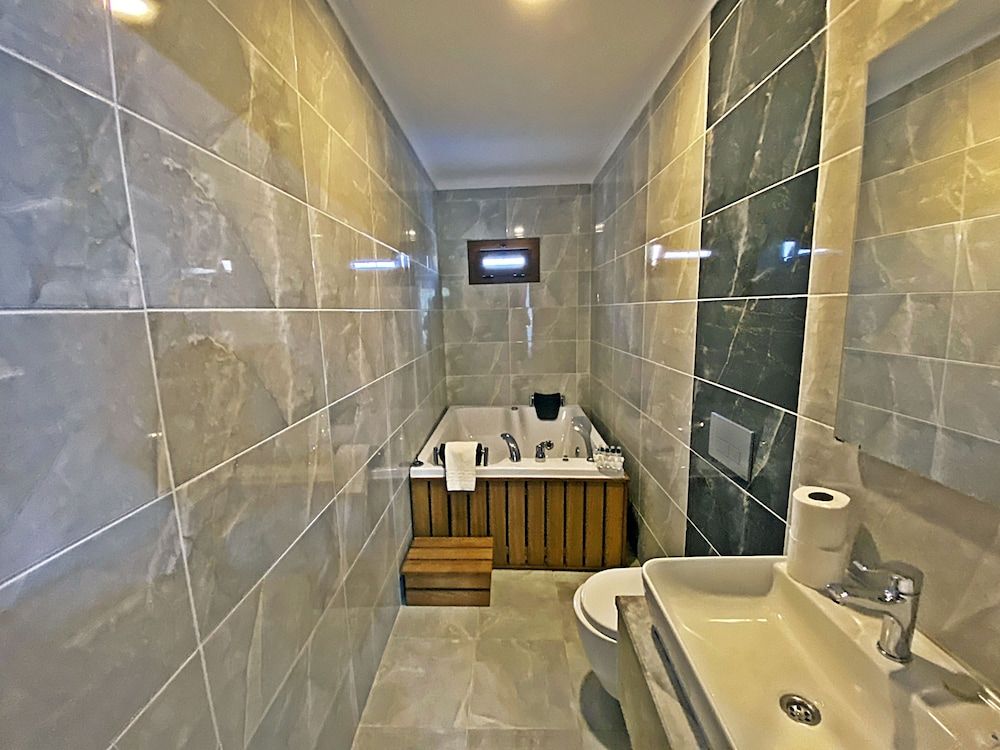 Likya 1 Lapis Basic Villa, Jetted Tub, Pool View 9