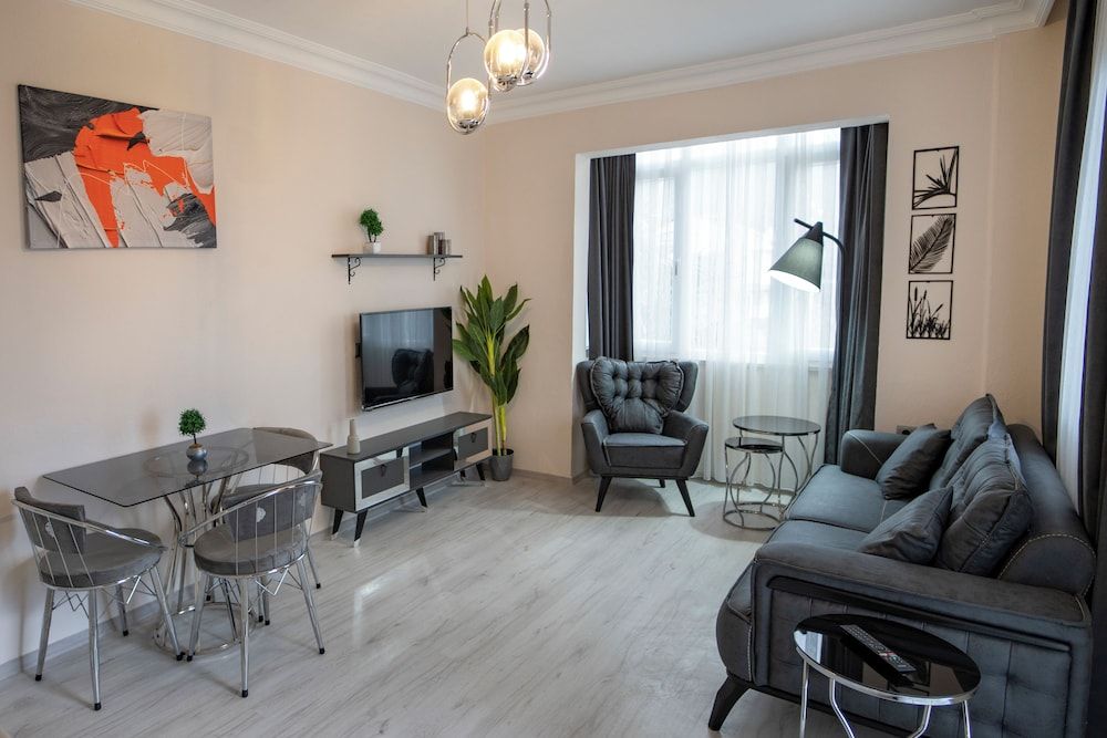 undefined Carrington Suites Hotel 10