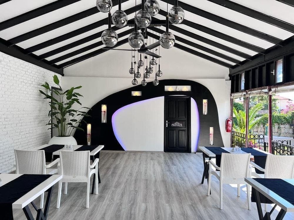 undefined Carrington Suites Hotel 8