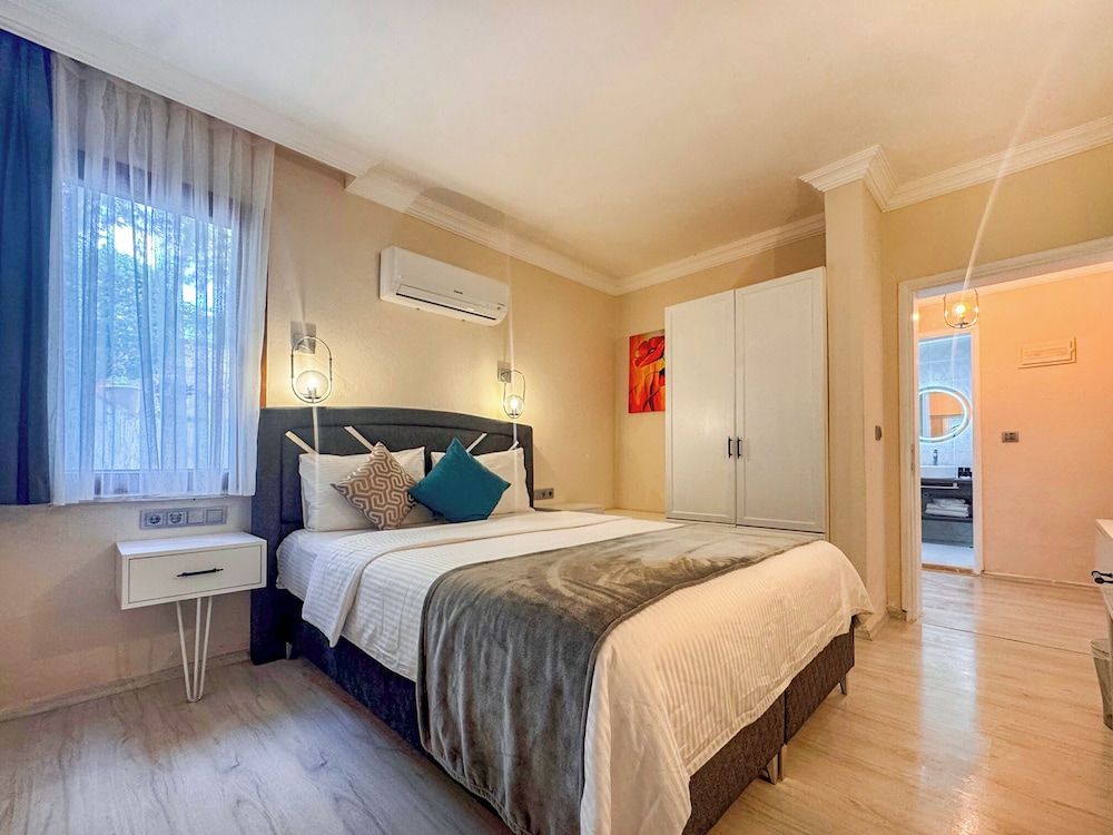 undefined Carrington Suites Hotel 2