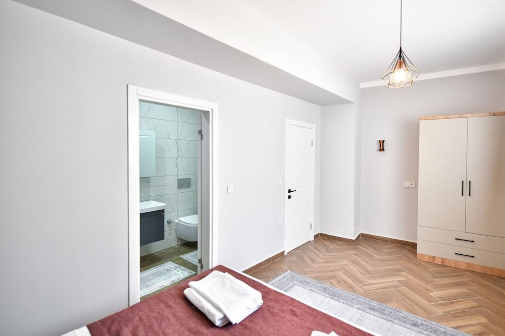 Red Moon Suites Family Suite 5