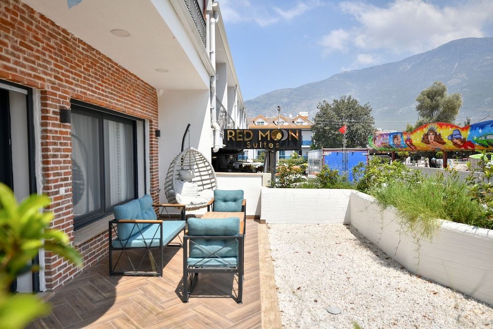 undefined Red Moon Suites 9