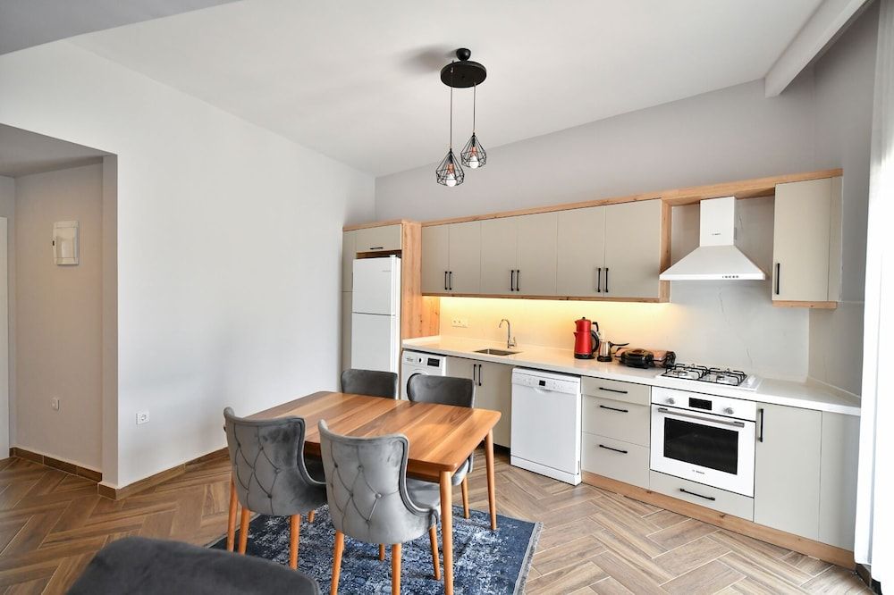 undefined Red Moon Suites 8