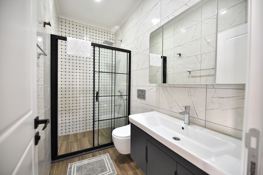 Red Moon Suites Family Suite 4