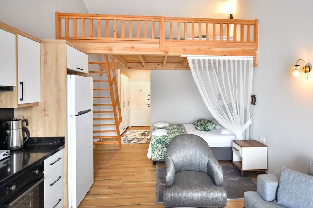 Red Moon Suites Family Apartment 3