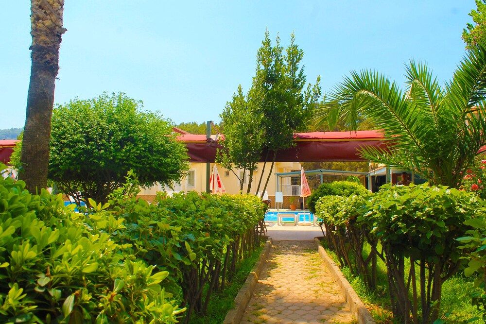 undefined Karmina Otel