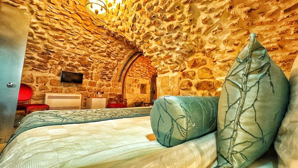 Fairouz Otel Comfort Room, Multiple Beds, Courtyard View 9