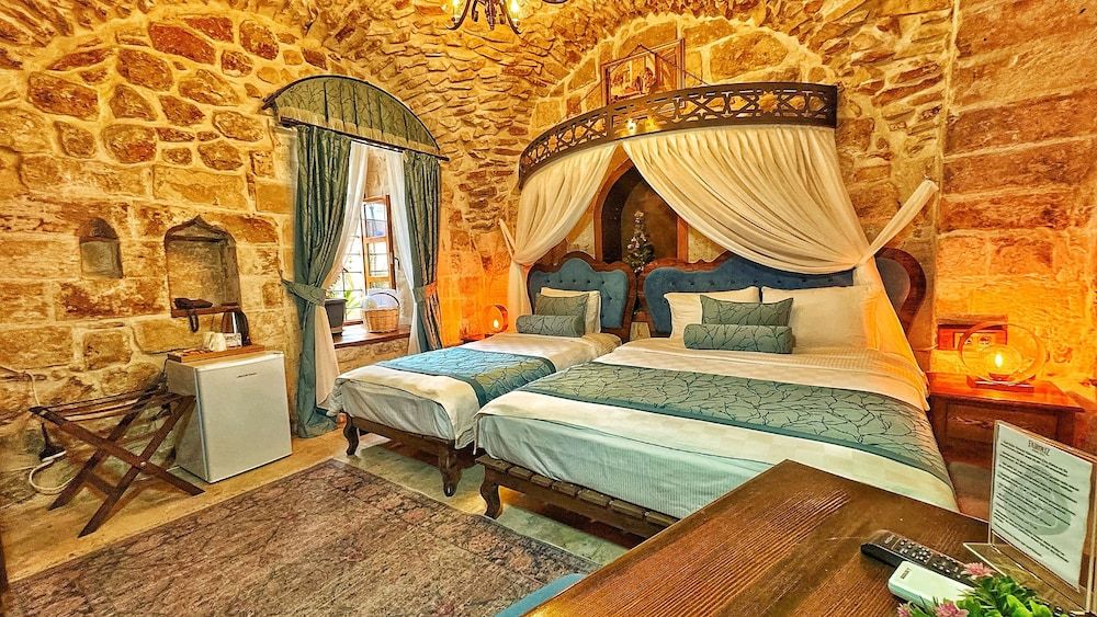 Fairouz Otel Comfort Room, Multiple Beds, Courtyard View 4