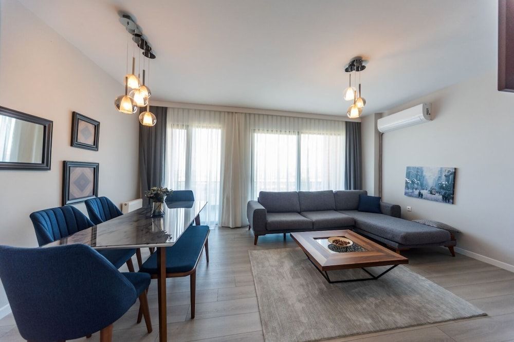 Green Hills Suites Deluxe Suite 2