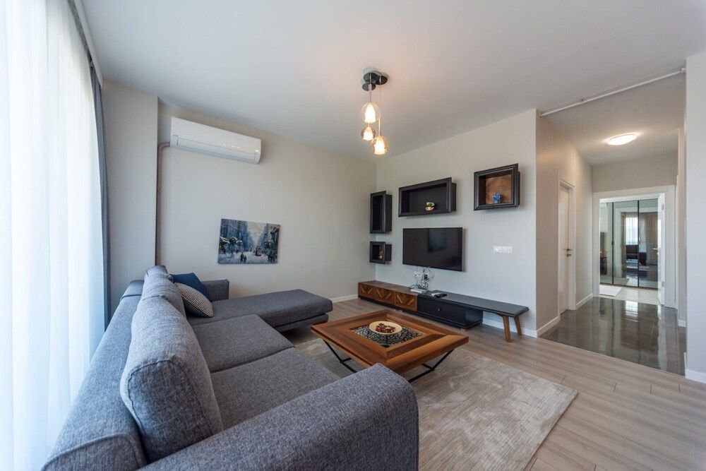 Green Hills Suites Deluxe Suite 5