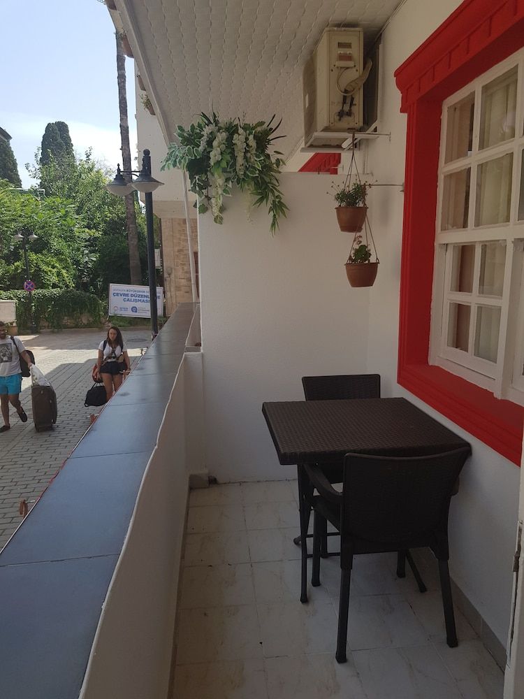 Paradise Hotel Standard Double Room 7