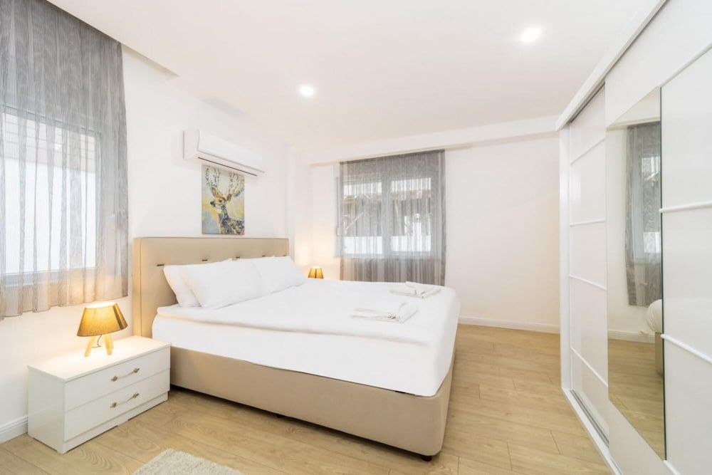 undefined Central Flat Near Popular Attractions in Muratpasa 3