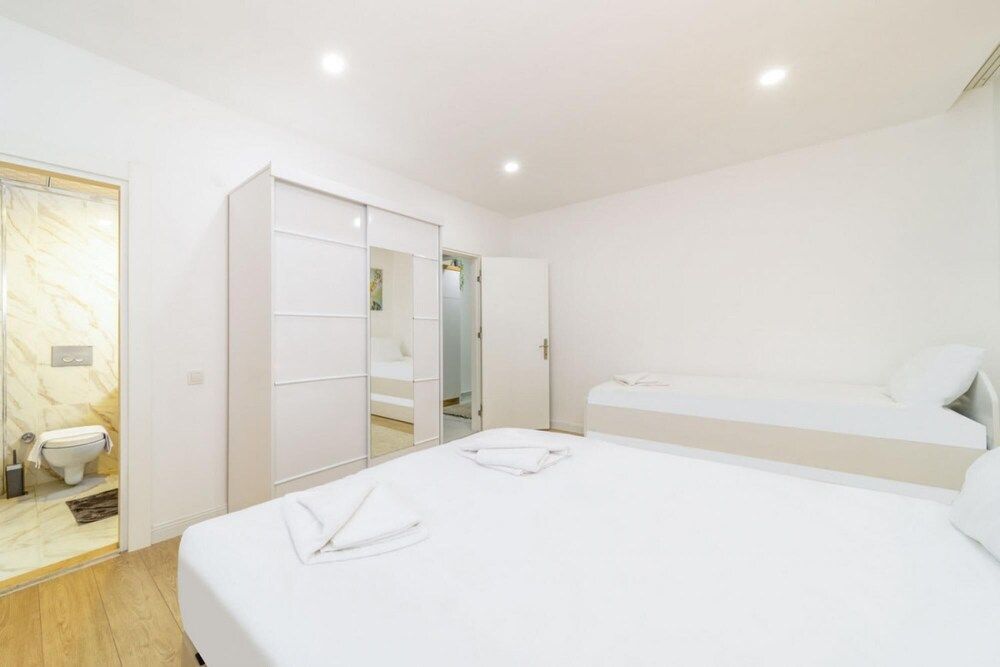 undefined Central Flat Near Popular Attractions in Muratpasa 10