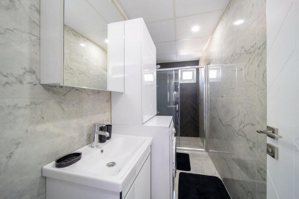 undefined Modern and Central Flat Near Beach in Antalya 10