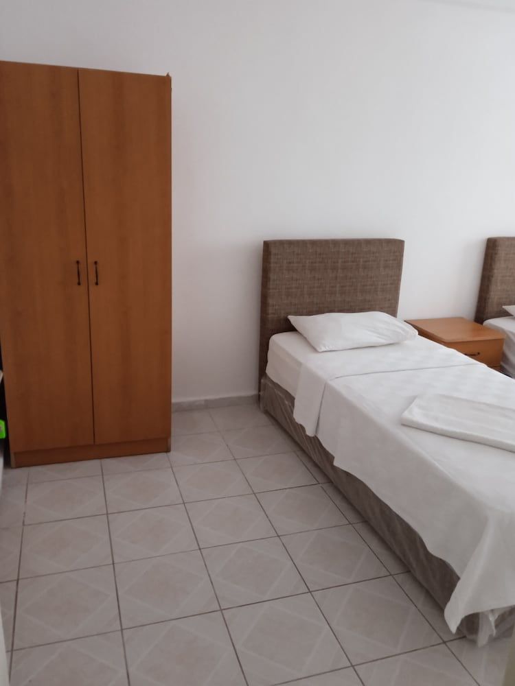 Ak Asya Pansiyon Basic Quadruple Room 2