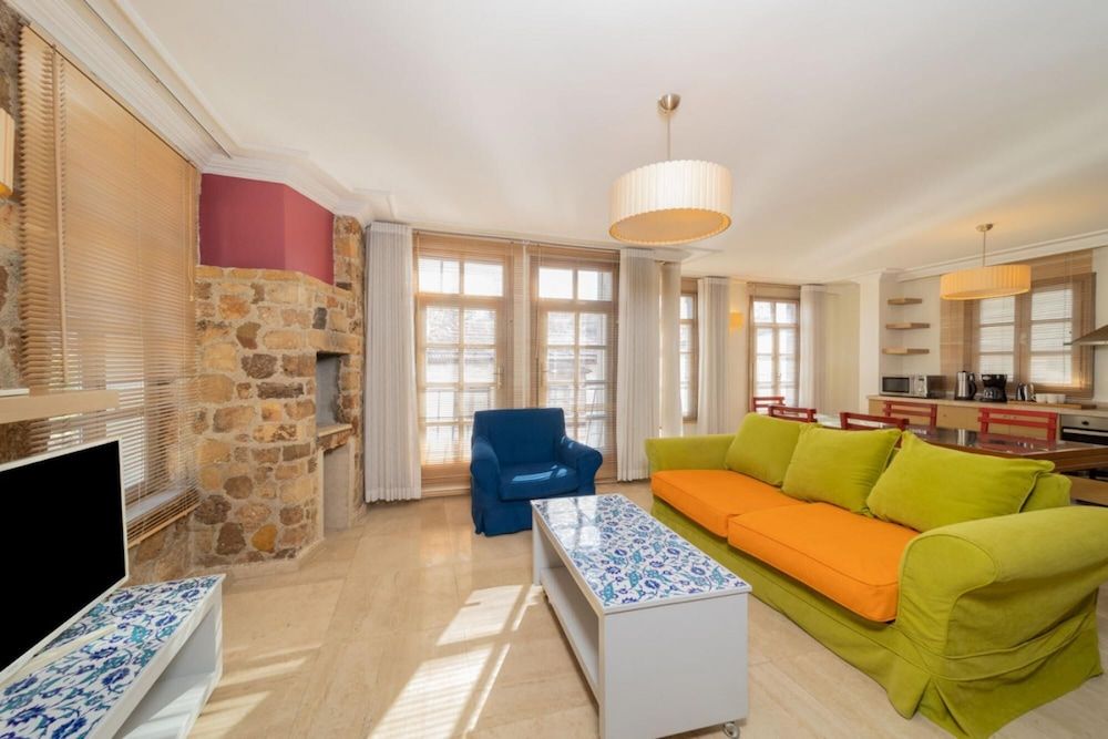 undefined Glamorous Hotel Room Near Hadrian s Gate 5