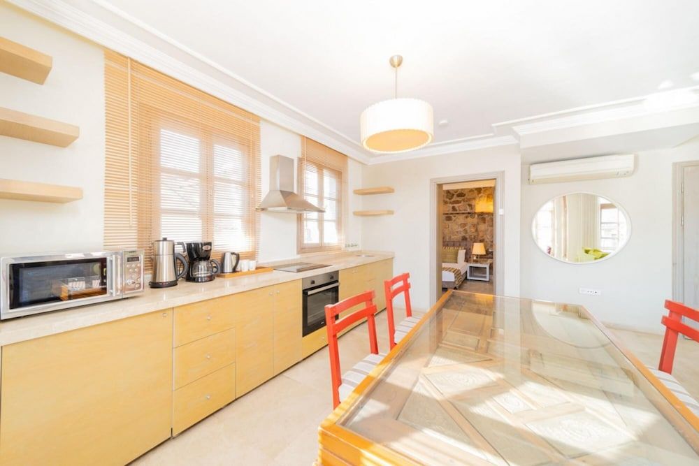 undefined Glamorous Hotel Room Near Hadrian s Gate 10