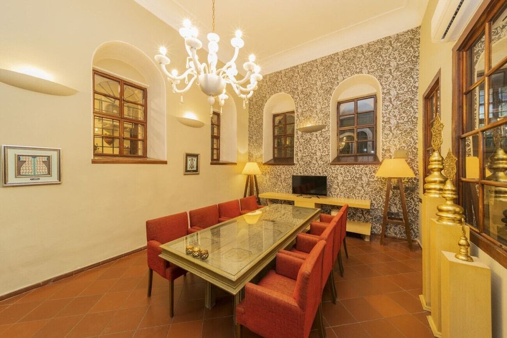 Mesmerizing Hotel Room Near Hadrian s Gate House