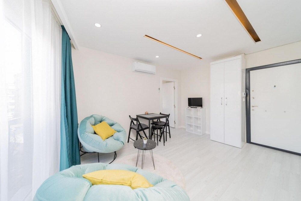 undefined Charming Home With Balcony in Muratpasa 5