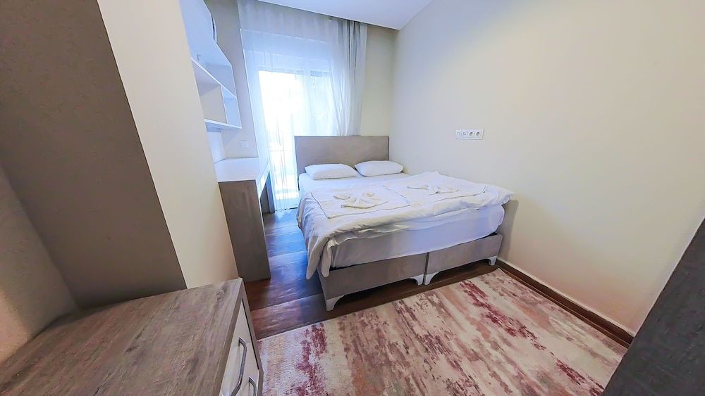 undefined Mau Apart 2