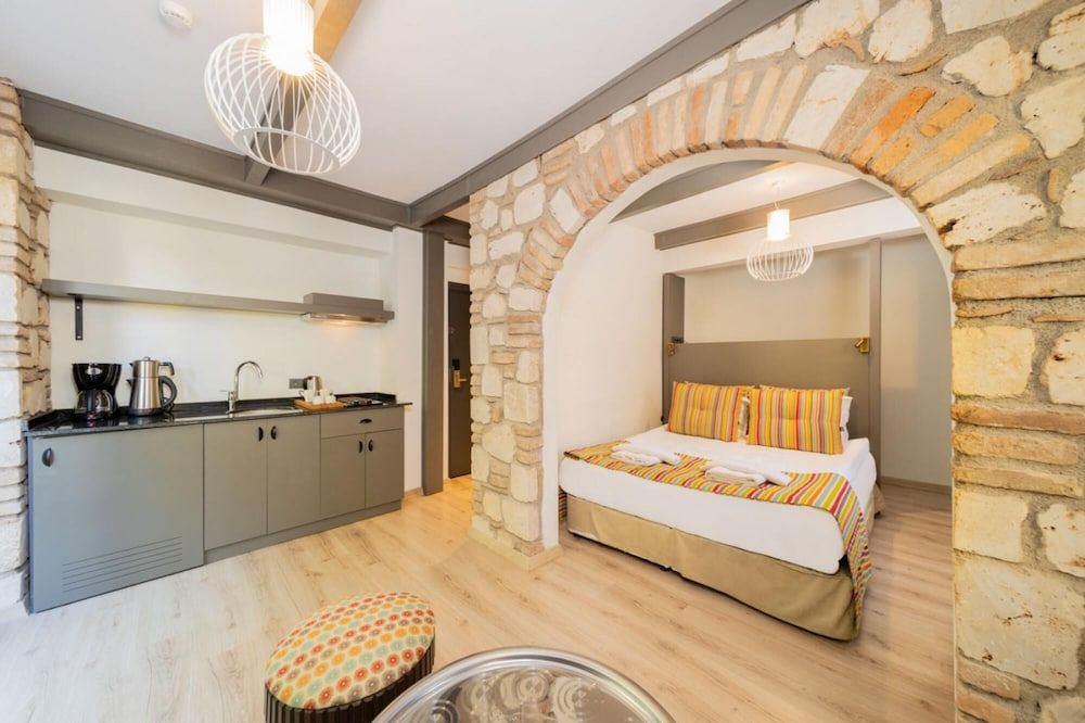 undefined Cozy Studio Hotel Room Near Hadrian s Gate