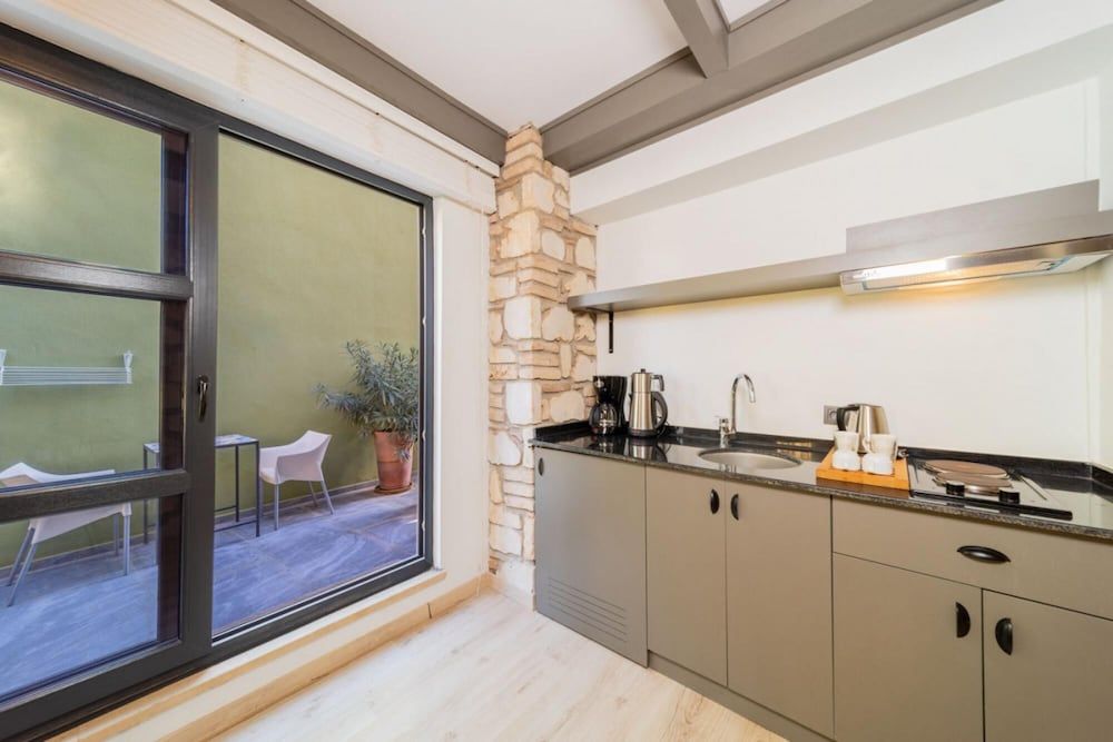 undefined Cozy Studio Hotel Room Near Hadrian s Gate 10