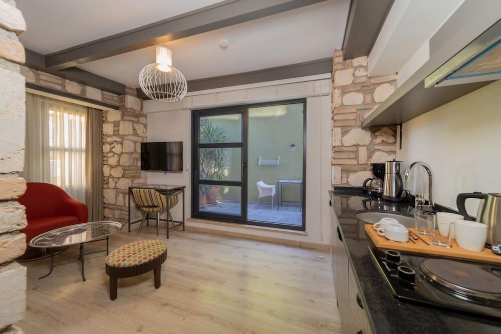 undefined Cozy Studio Hotel Room Near Hadrian s Gate 5