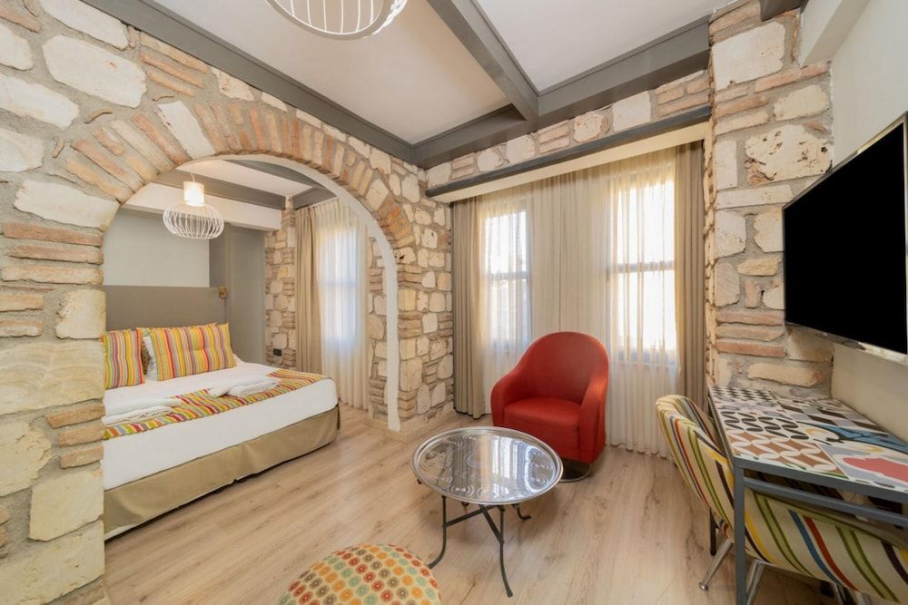 undefined Cozy Studio Hotel Room Near Hadrian s Gate 7