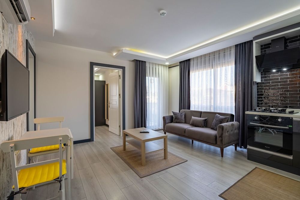 undefined Eluxio Suite Hotel 3