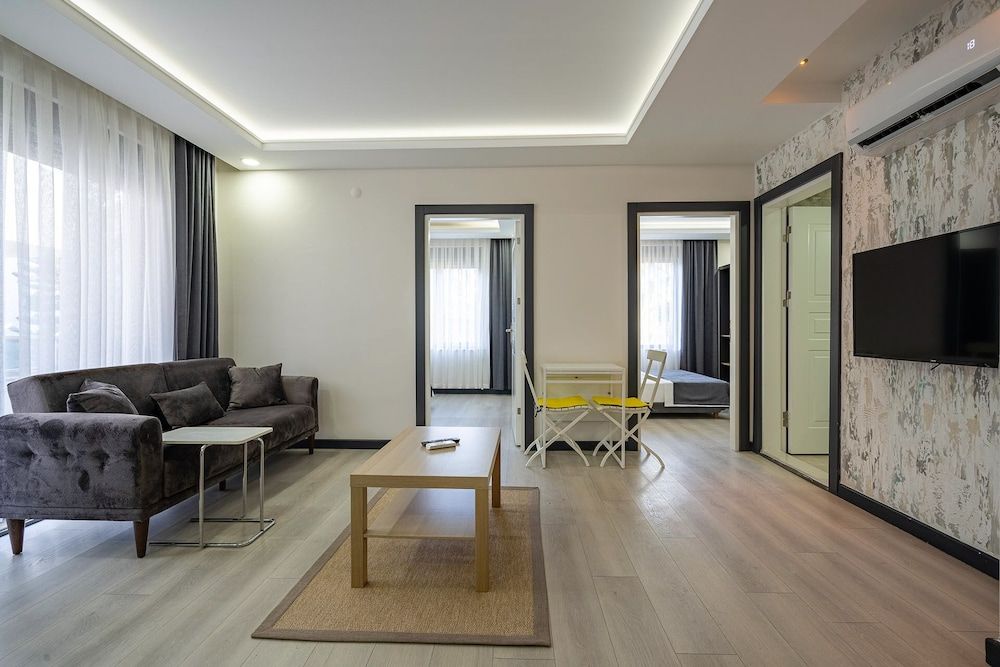 undefined Eluxio Suite Hotel 4