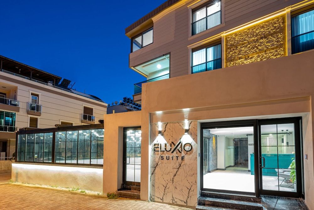 undefined Eluxio Suite Hotel 6