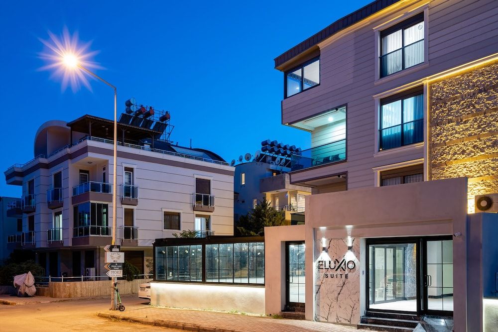 undefined Eluxio Suite Hotel 5