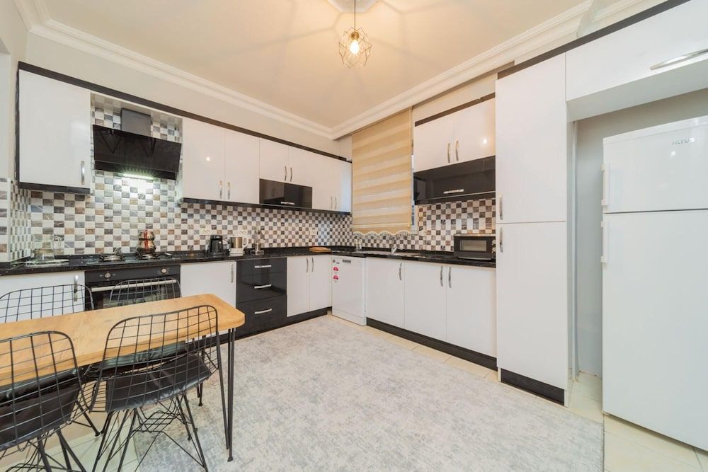 undefined Vibrant Flat With Lovely Balcony in Muratpasa 4