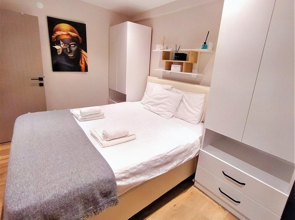 undefined Sleek Residence Flat in Muratpasa With Shared Pool 2