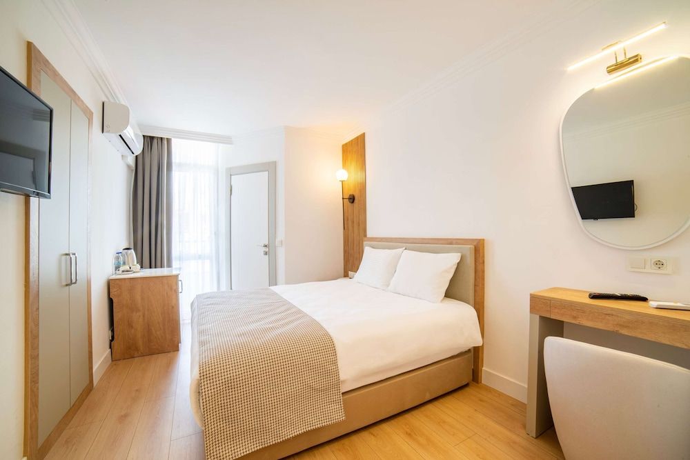 undefined Golda Hotel 9