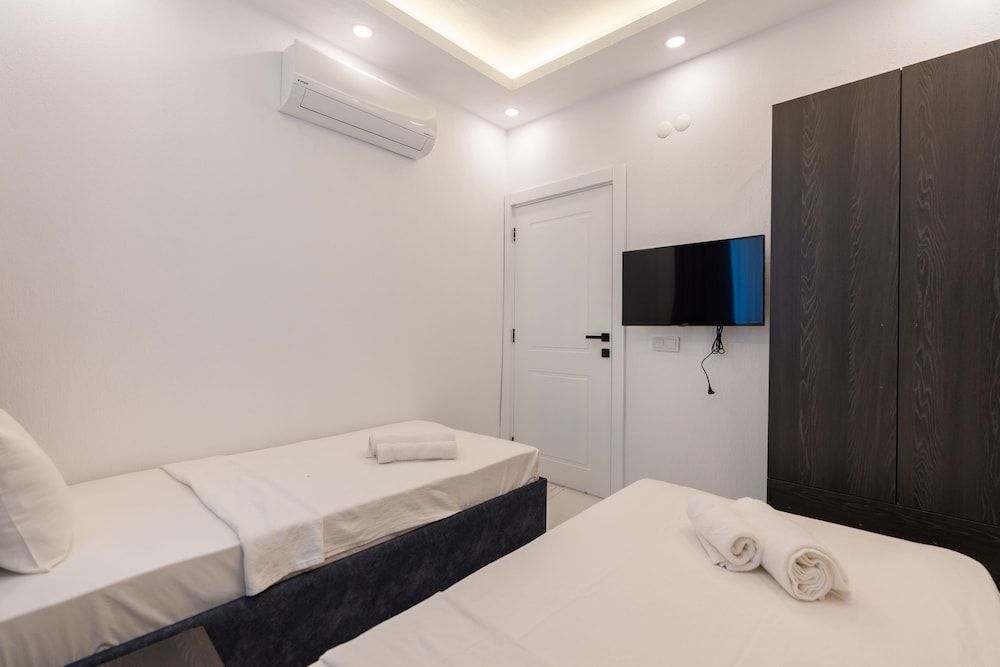 undefined Tayla Suit 8