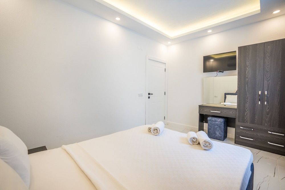 undefined Tayla Suit 5