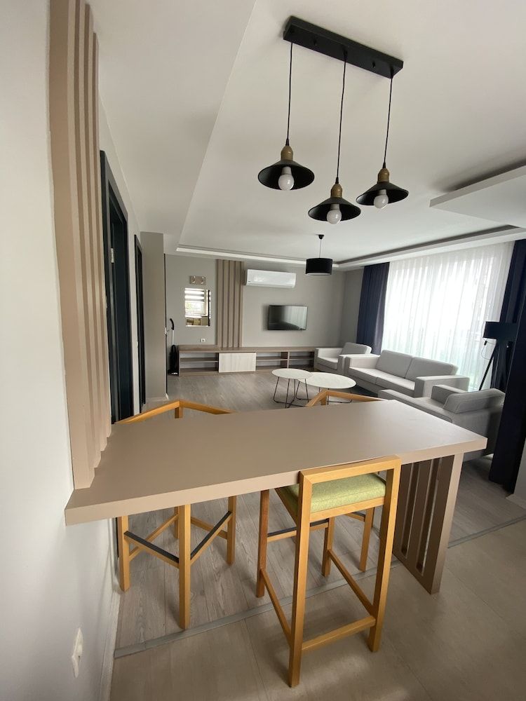 undefined Via Suite 6