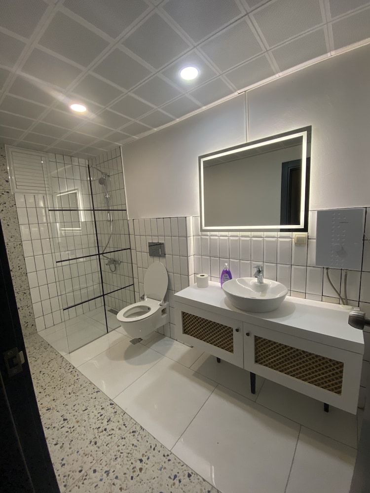 undefined Via Suite 3