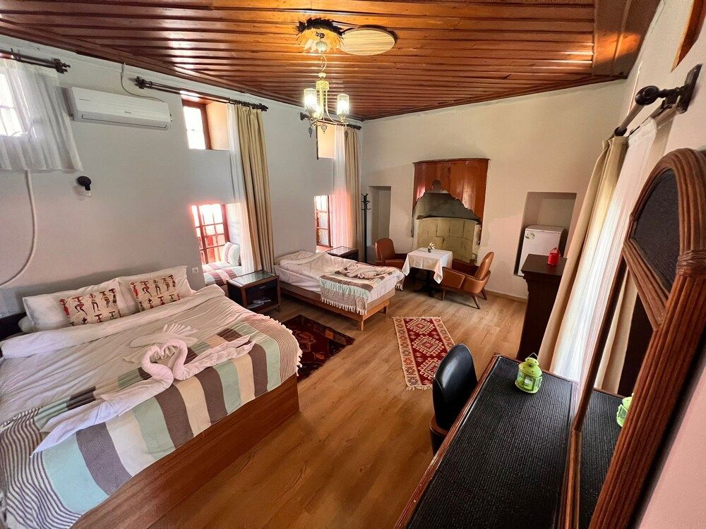 undefined Tarihi Sarı Konak 5