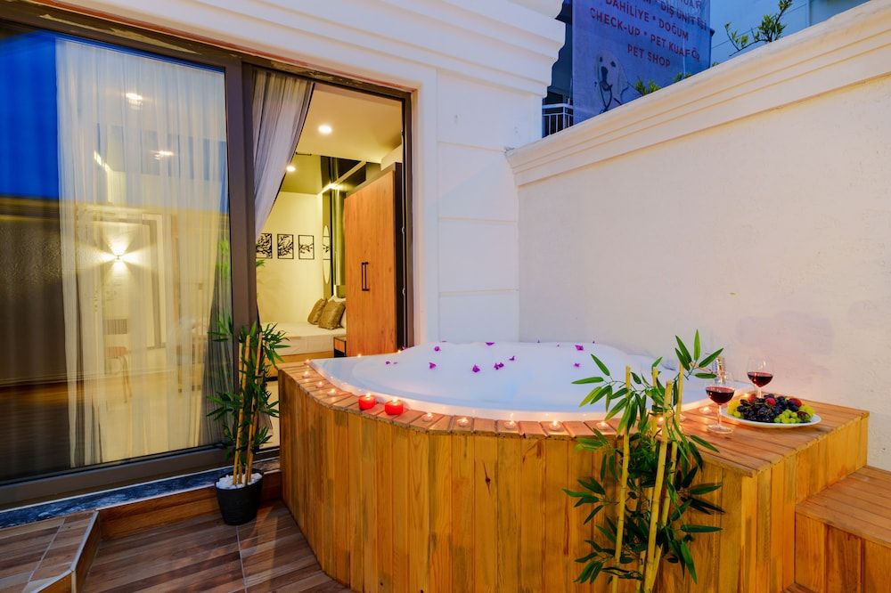 undefined Mrt Suites Lara 10