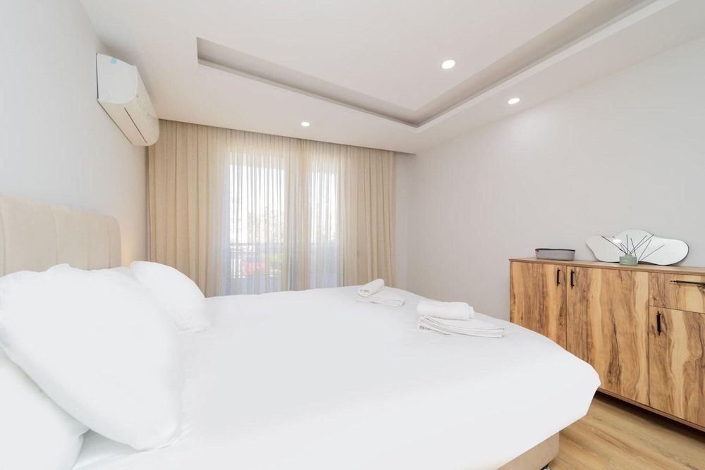 undefined Stylish and Luminous Flat in Antalya 10