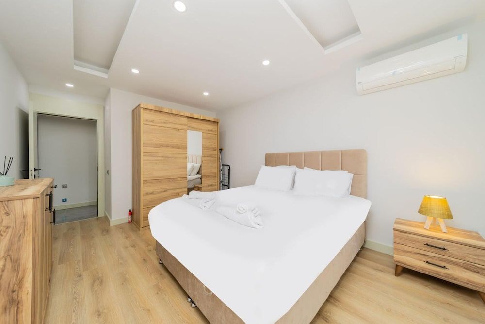 undefined Stylish and Luminous Flat in Antalya 9