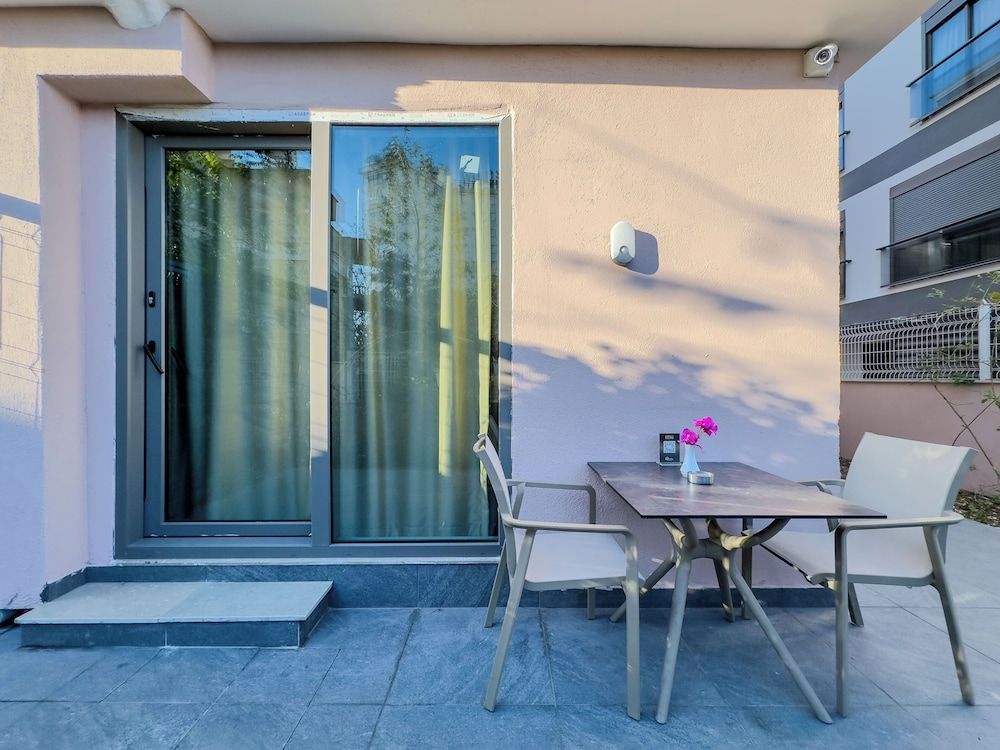 Quality Gold Suit Hotel Basic Double Room, Patio, Garden Area 3